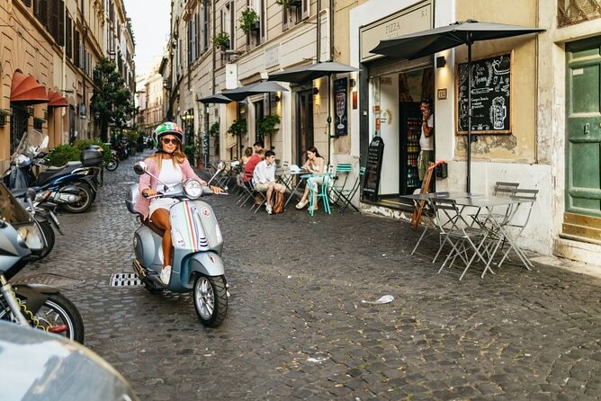 Rome Vespa 125cc Daily Rental - Helmets, insurance, and the practical equipment