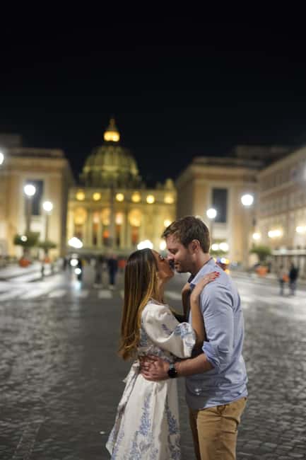 Rome: Vespa Night Experience with Aperol Spritz & Photos - The Colosseum lit by evening light