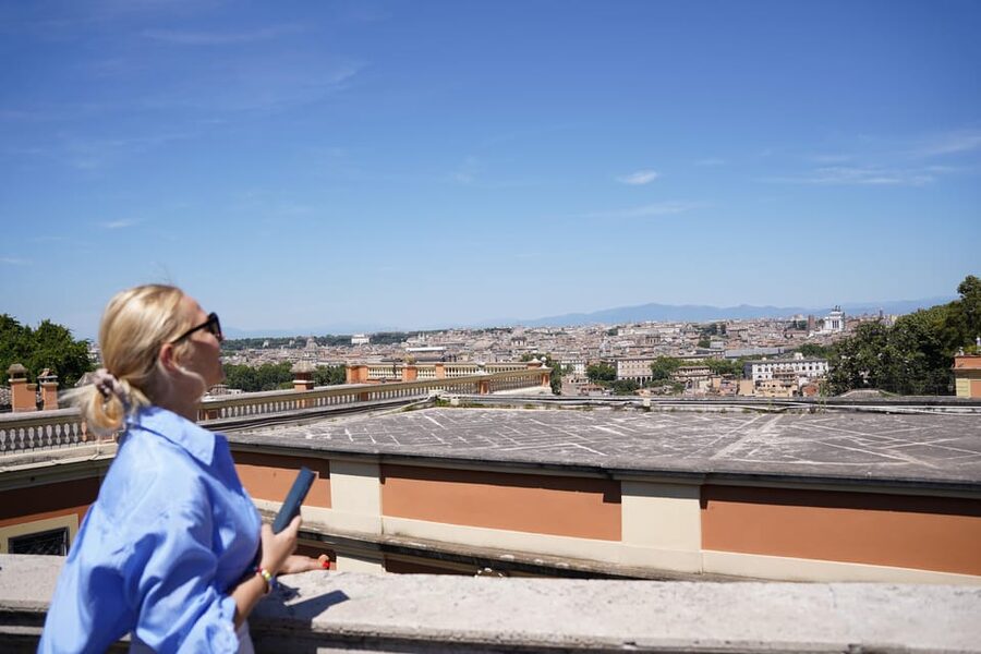 Rome: Vespa Ride with Pictures and Sweet Tastings - Piazza Navona and the first sweet stop