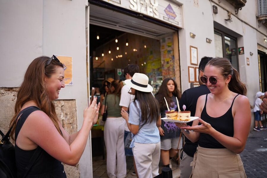 Rome: Vespa Ride with Pictures and Sweet Tastings - Starting points in the center of Rome