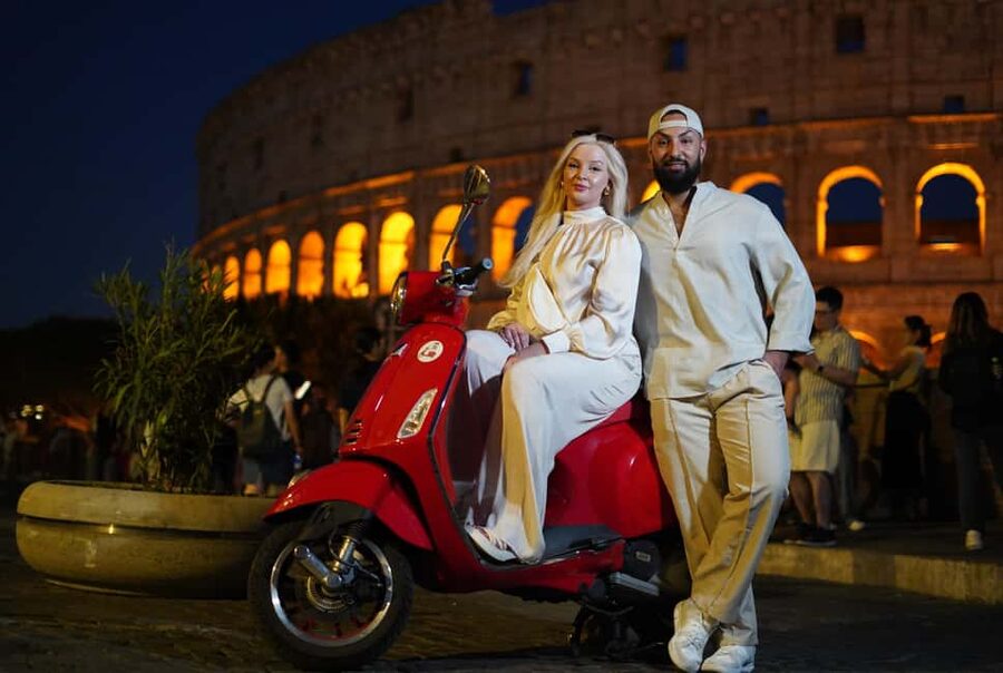 Rome: Vespa Scooter Night Tour with Pro Photographer service - The Colosseum photo stop