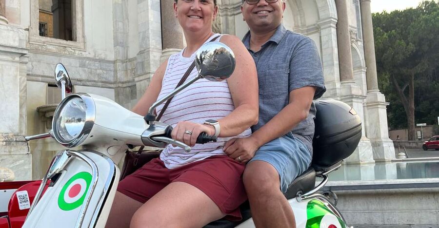 Rome: Vespa Self-Drive Tour with Gelato - Piazza Venezia and the first look at central Rome
