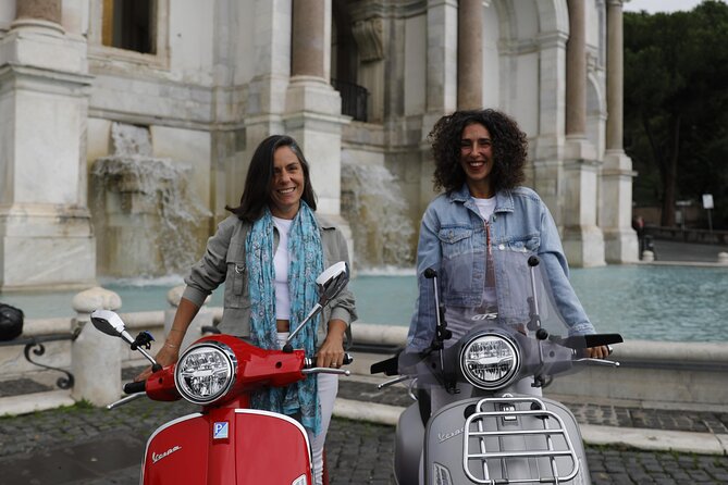 Rome Vespa Tour and Professional Photoshoot - Meeting near the Colosseum and getting started
