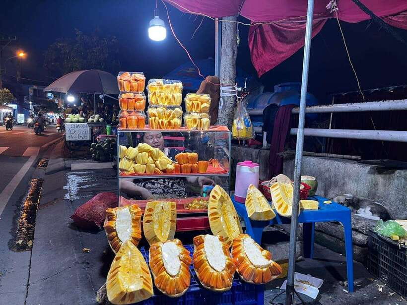 Saigon: Floating Market and Food Tasting Tour by Scooter - Bánh Xèo and the Saigon Skyline in District 1