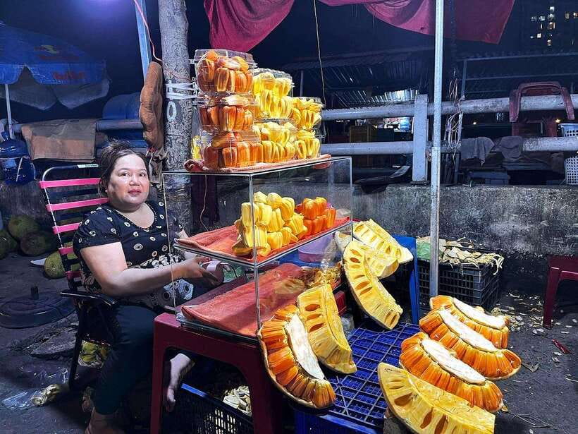 Saigon: Floating Market and Food Tasting Tour by Scooter - District 8’s Floating Market Inside the City