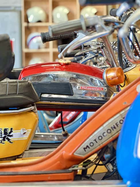Saint-Emilion: Vintage moped rides and tours - Key points at a glance