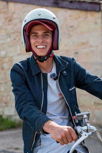 Saint-Emilion: Vintage moped rides and tours - Adding a château tasting