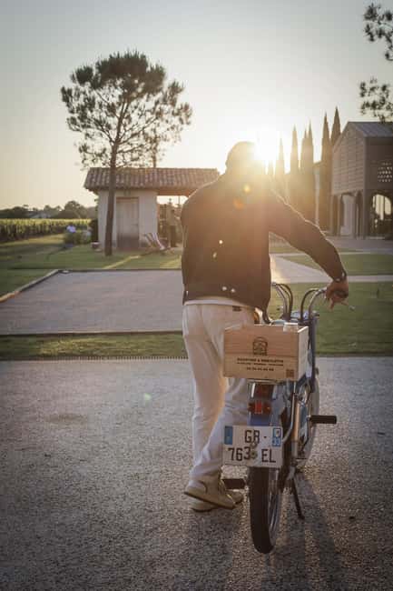 Saint-Emilion: Vintage moped rides and tours - What the $104 price really covers