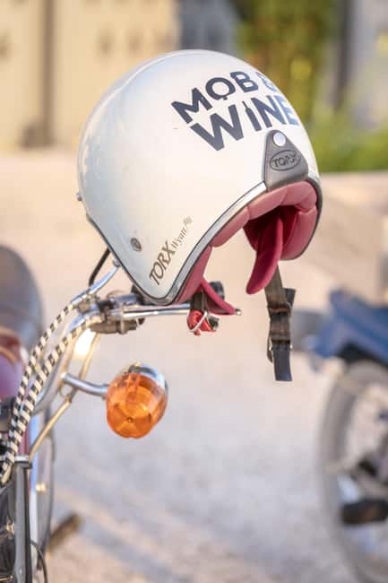 Saint-Emilion: Vintage moped rides and tours - Meeting at Château Vieux Clos