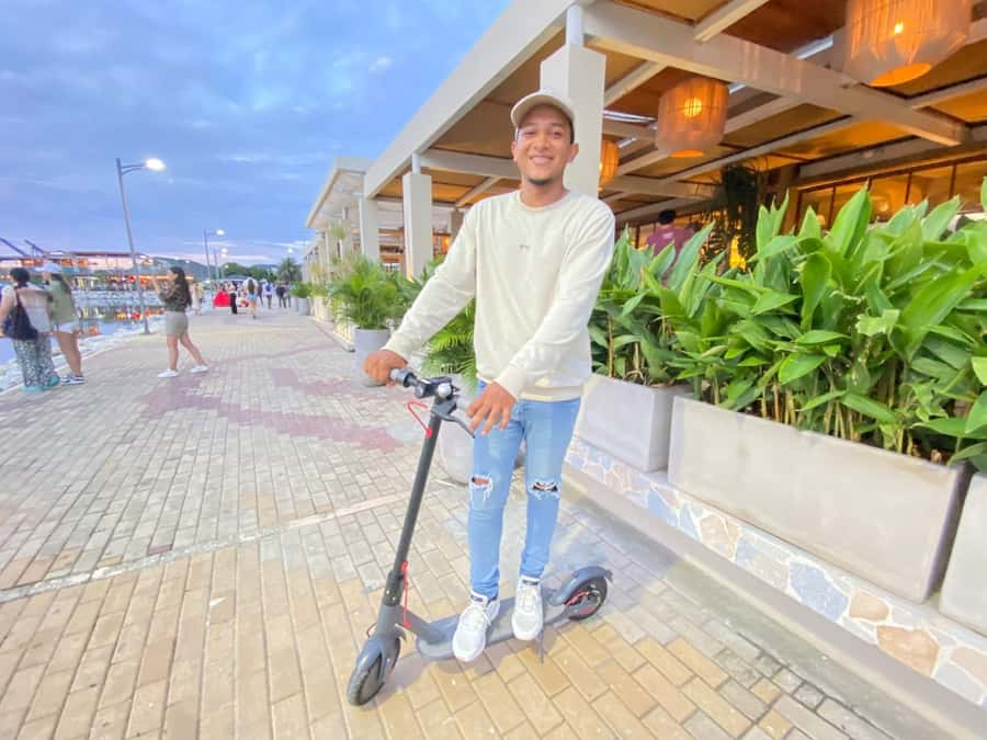 Santa Marta: Scooters Rental - Small Streets, Parks, and the Value of Going at Your Own Pace