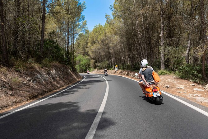 Scooter and Motorbike Rental to Explore Mallorca - Carrying a passenger on one scooter