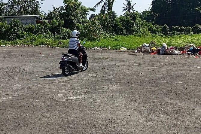 Scooter Lesson in Ubud - A Closer Look at the Ubud Stop