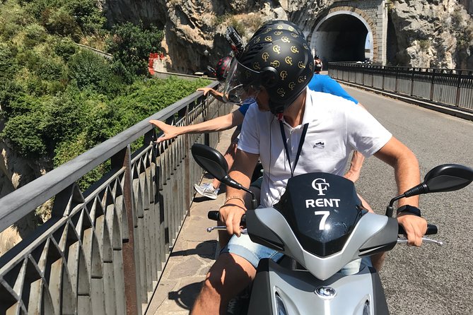Scooter rental on the Amalfi Coast - The ride itself: roads between sea and sky