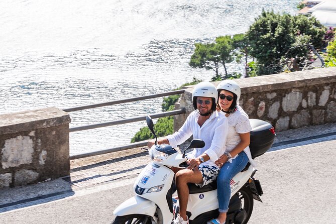 Scooter rental to visit the Amalfi Coast - Picking up the scooter in Positano