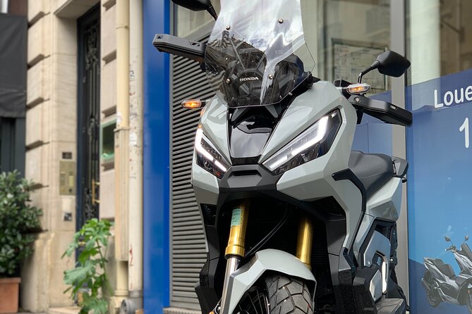 Scooter rental X-ADV Honda 2023 (A2 license) Paris - What this Paris scooter rental really offers