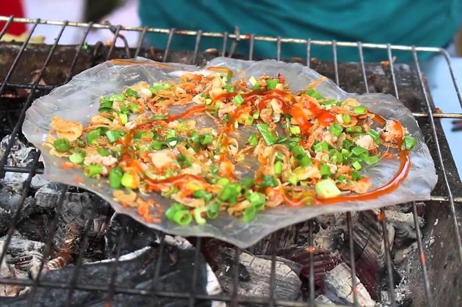 Scooter tour and street food around Buon Ma Thuot city. - Street food from 6:30 to 8:00 pm