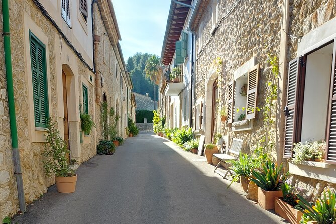 Self Guided E Scooter Brunch Tour in Mallorca Countryside - Starting among the stone houses of Moscari