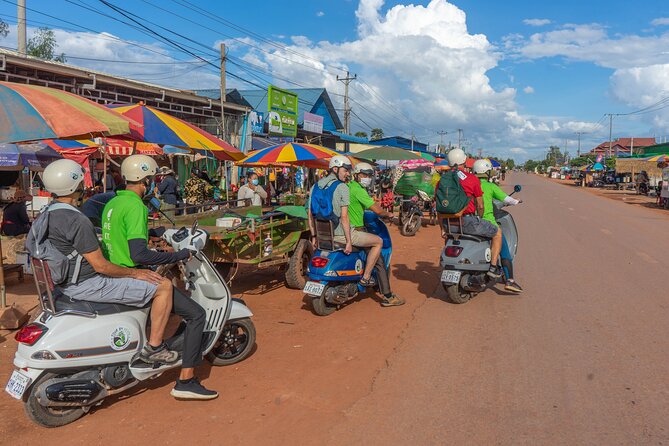 Siem Reap Countryside Sunset Vespa Tour / Tuk Tuk Available - Phnom Krom and sunset in the rice fields