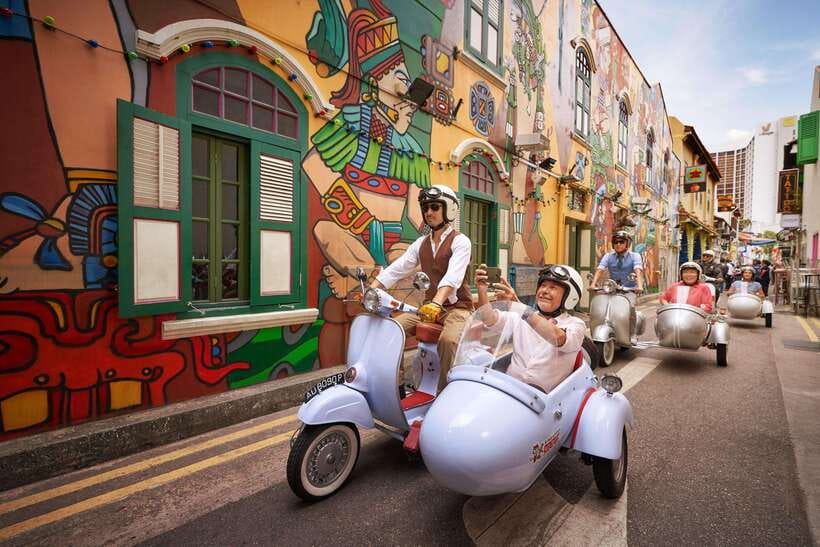 Singapore: Kampong Glam & Civic District Vespa Sidecar Ride - Entering Kampong Glam through Haji Lane