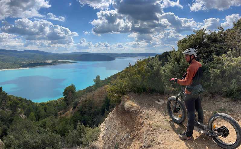 The lakeside panoramic tour: Guided electric scooter rides - Lavender fields near the Valensole plateau