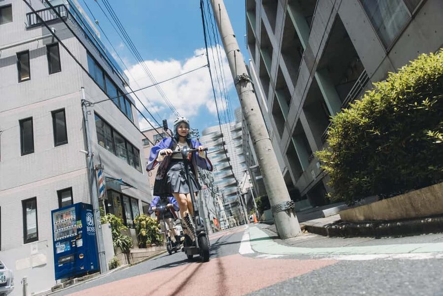 Tokyo: Ninja E-Scooter Tour with English Speaking Guide - Why this unusual Shinjuku tour works