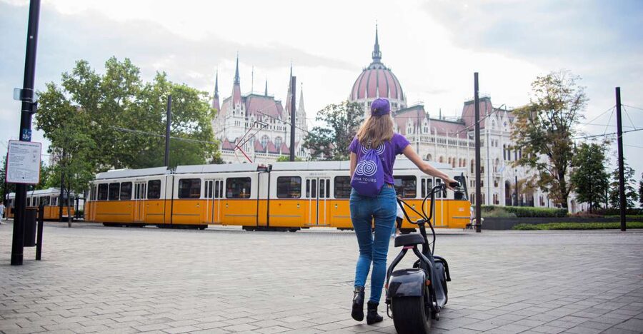 Top sights of Pest downtown on e-scooters incl. Parliament - Key points at a glance