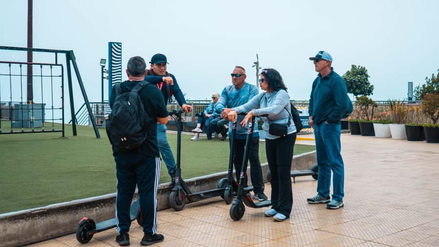 Tour Panorámico en Miraflores en Scooter Eléctrico - Chinese Park Brings Stone Bridges and Fu Lions