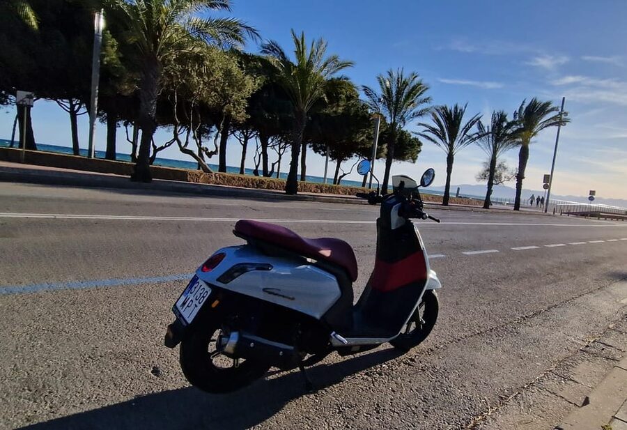 Tour scooter 125 guided Cambrils to red hills 2h with pickup - From Salou and Cambrils to Mont-roig