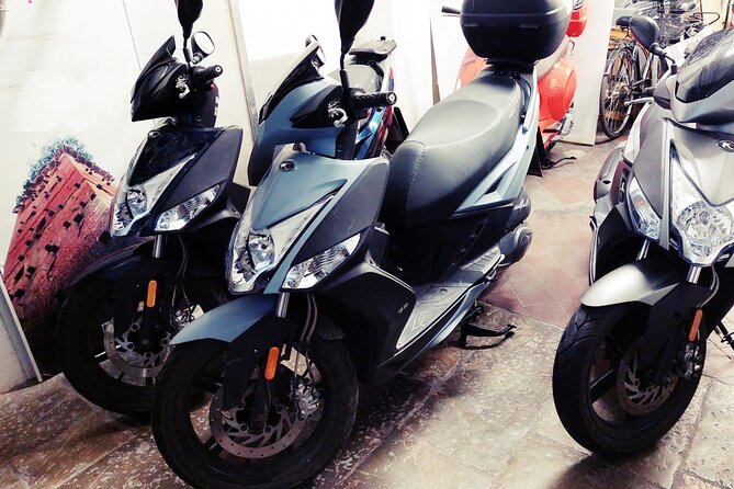 Vespa and Scooter Rental in Lucca - Picking up your Vespa at Piazzale B. Ricasoli