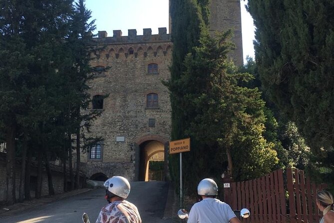 Vespa Elettrica 70 (125) Rental for the Full Day in Florence - Why the included equipment helps