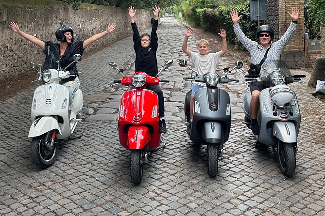 Vespa experience guided by us & Photo shoot - Passing Rome’s grand monuments