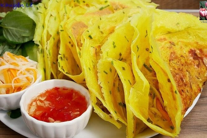 Vespa Female Ao Dai riders Night Street Food + See Train Street - Safety, comfort, and the pace of the night