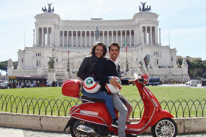 Vespa Primavera 125 cc Rental at Rome 24 ore - Picking Up Your Vespa by the Colosseum