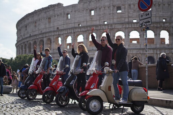 Vespa Scooter Tour in Rome with RomeIsMyLove Pro Photo Team - The Acqua Paola Fountain photo stop
