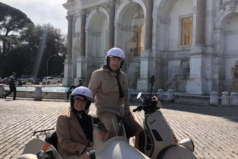 Vespa Sidecar Tour: Express Highlights of Rome - Piazza Venezia and the route toward the Colosseum