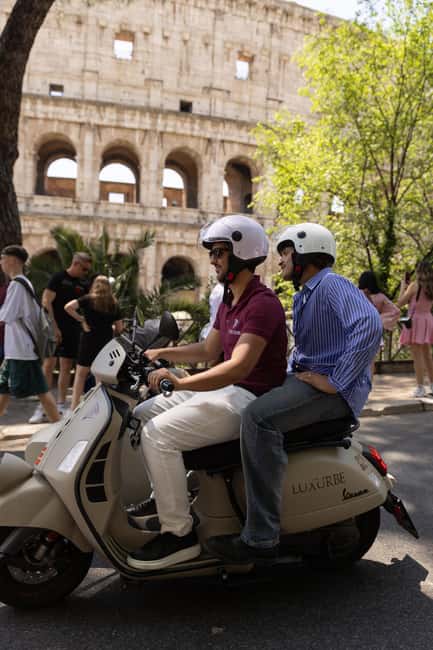 Vespa Sidecar Tour: Highlights of Rome - Piazza Navona and Piazza Venezia