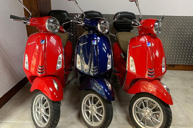 Vespa Spring 50cc rental - Helmets, lock, insurance, and the €300 deposit