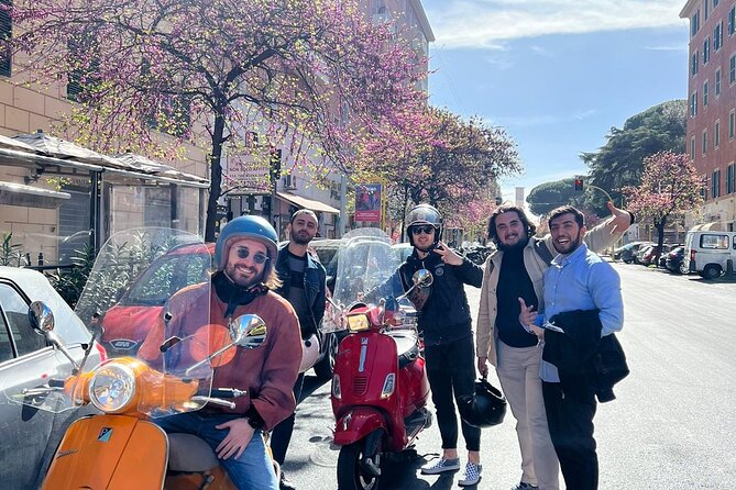 Vespa Tour Guided by Local in Rome - Piazza Venezia and the first king of Italy
