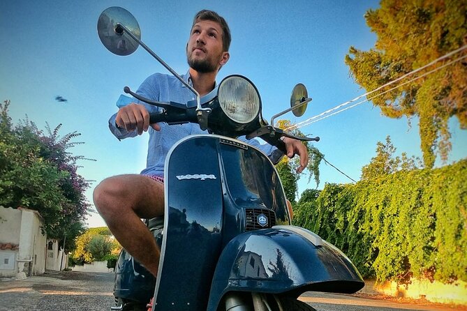 Vespa Tour in Rome with Nicolò - Meeting Nicolò and starting the ride