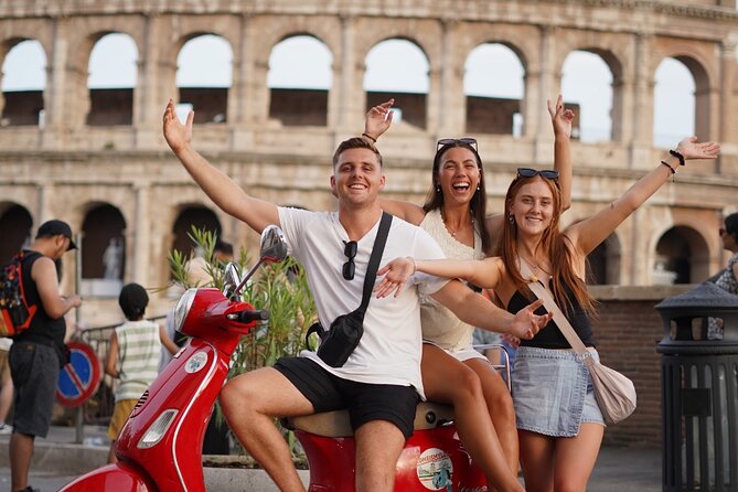 Vespa Tour in Rome with professional photographer - Gianicolo Hill for Rome from above