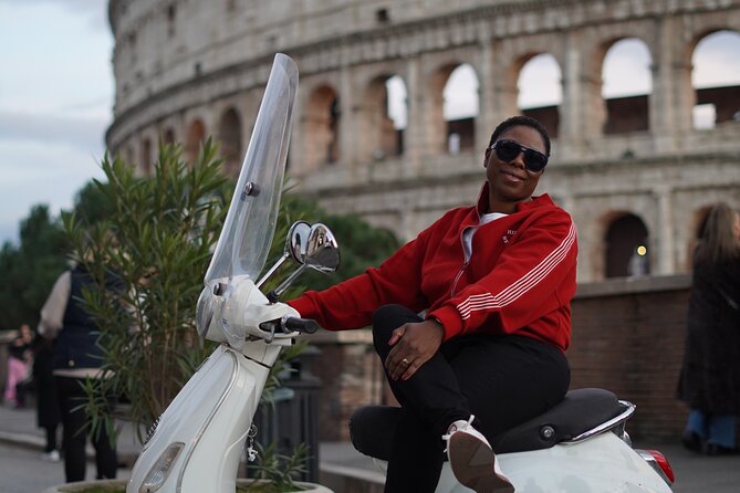 Vespa Tour in Rome with professional photographer - The guides and the personal side of the ride