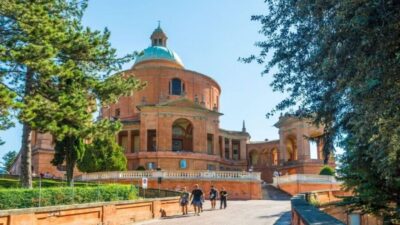Vespa Tour in the Hills of Bologna