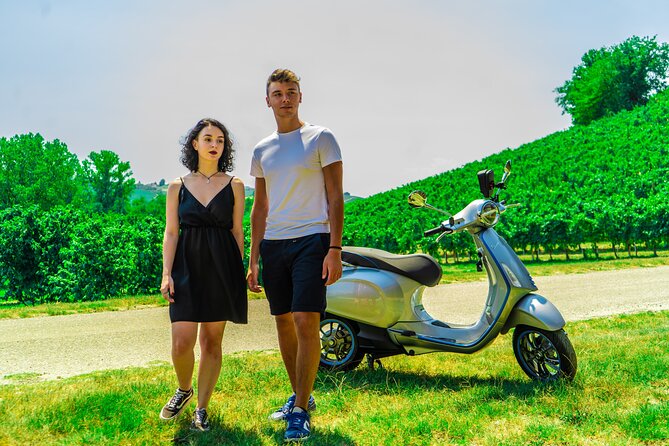 Vespa tour in the Langhe with winery visit and lunch - Starting in Pocapaglia at 9:30 a.m.