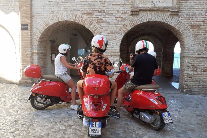 Vespa tour with written guide of Marche in Valdaso - What riding the Vespa is like