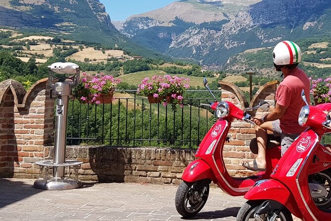 Vespa tour with written guide of Marche in Valdaso - The Montefiore dell’Aso food route