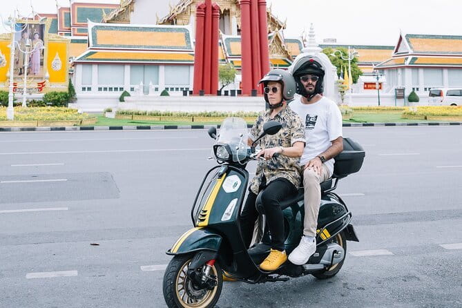 Vintage Scooter Bangkok Tour on Weekday (City Route) - Talat Noi street art gives the morning a local start