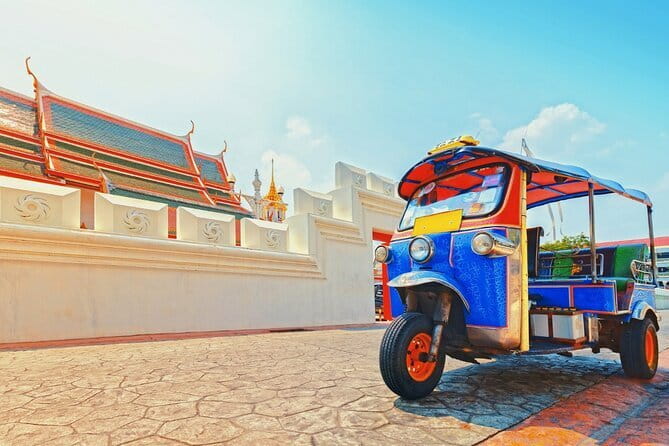 Vintage Scooter Bangkok Tour on Weekday (City Route) - Saranrom Park offers a calmer half-hour