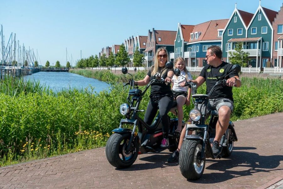 Volendam: E-Scooter Rental - Starting at Haven no. 45 in Volendam