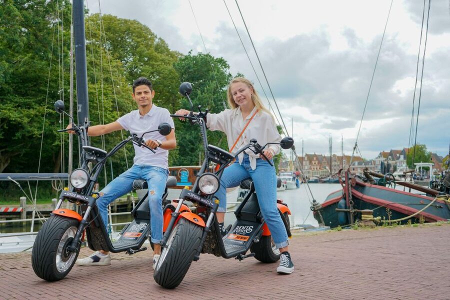 Volendam: E-Scooter Rental - Marken: the longer route and the optional boat