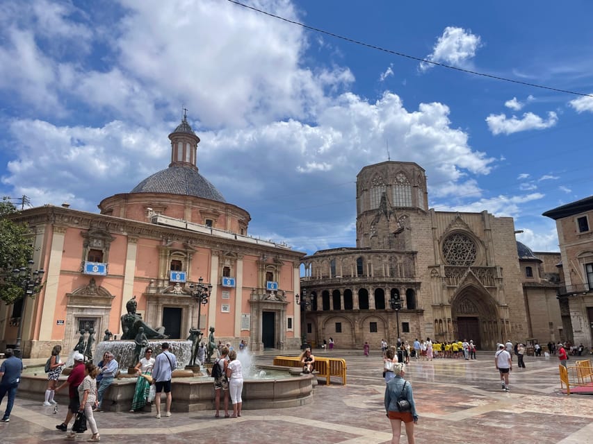Zoom Through Valencia: Top 25 Hotspots on E-Scooters - Starting in Ruzafa at C. de Puerto Rico, 23